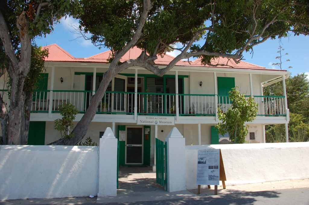 Hangulatos színes házacskák Grand Turk szigeten