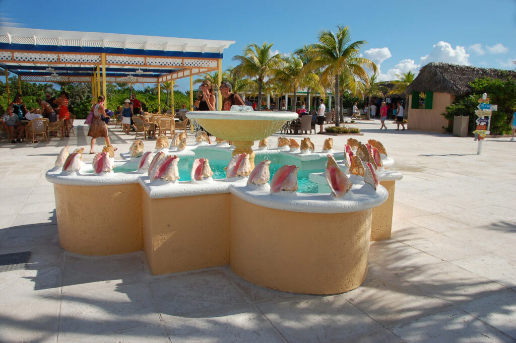 Főtéri szökőkút Half Moon Cay főterén