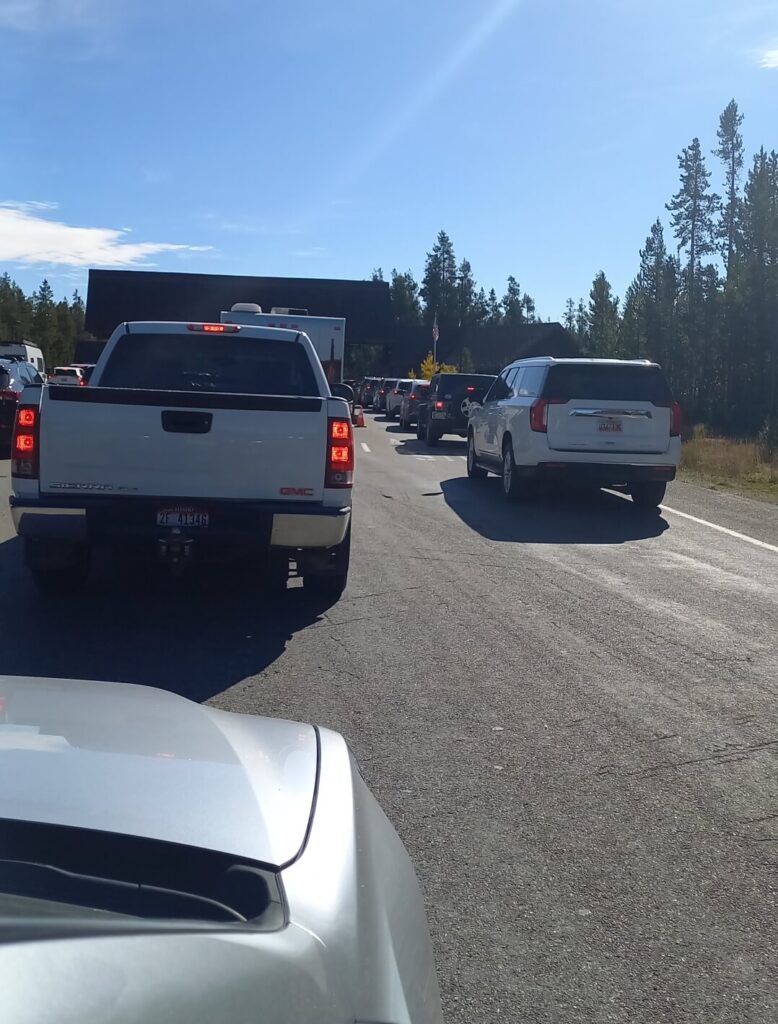 Reggeli dugó a Yellowstone Nemzeti park bejáratainál
