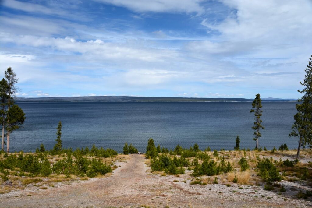 Kék Utazó - Yellowstone Nemzeti Park látnivalók - Yellowstone lake tó