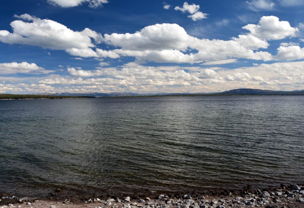 Kék Utazó - Yellowstone Nemzeti Park látnivalók - Yellowstone lake tó
