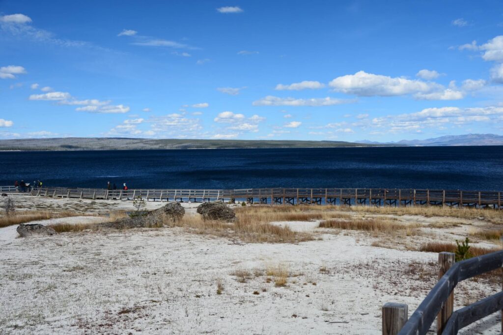 Kék Utazó - Yellowstone Nemzeti Park látnivalók - Yellowstone lake tó