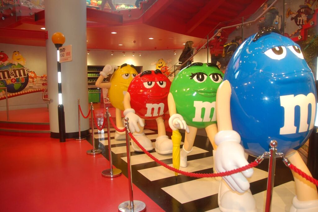 Kék Utazó - Egyesült Királyság látnivalók - London - Leicester Square - M&M's