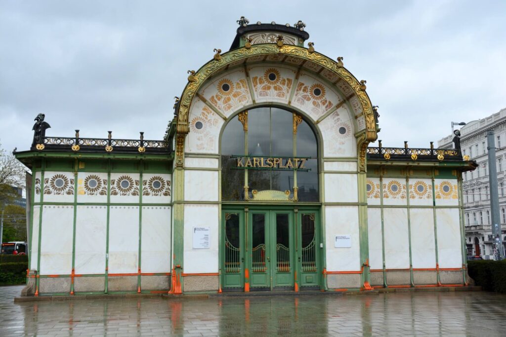 Kék Utazó - Bécs látnivalók - Karlsplatz