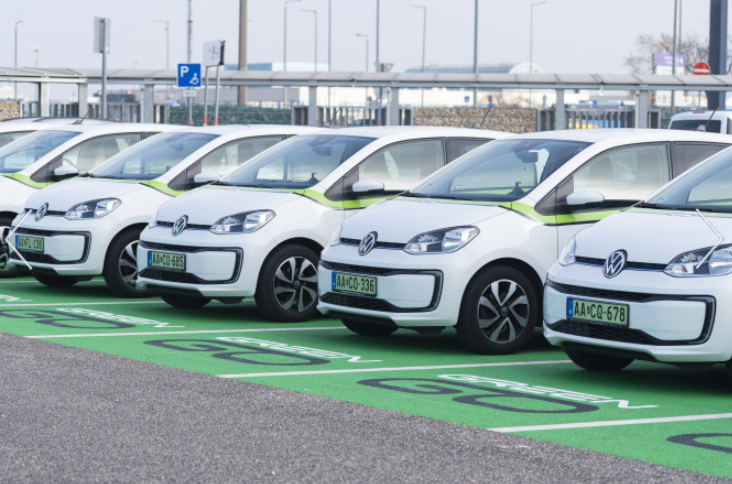 Kék Utazó - Hogyan juthatsz ki a budapesti Liszt Ferenc repülőtérre - GreenGo és Mol Limo