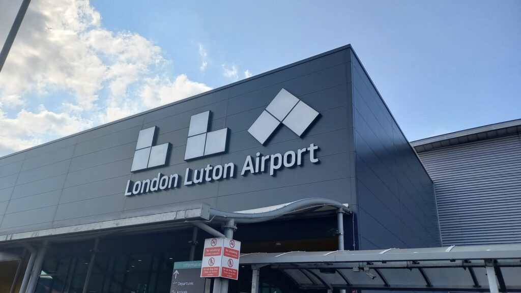 Kék Utazó - Egyesült Királyság látnivalók - London Luton Airport