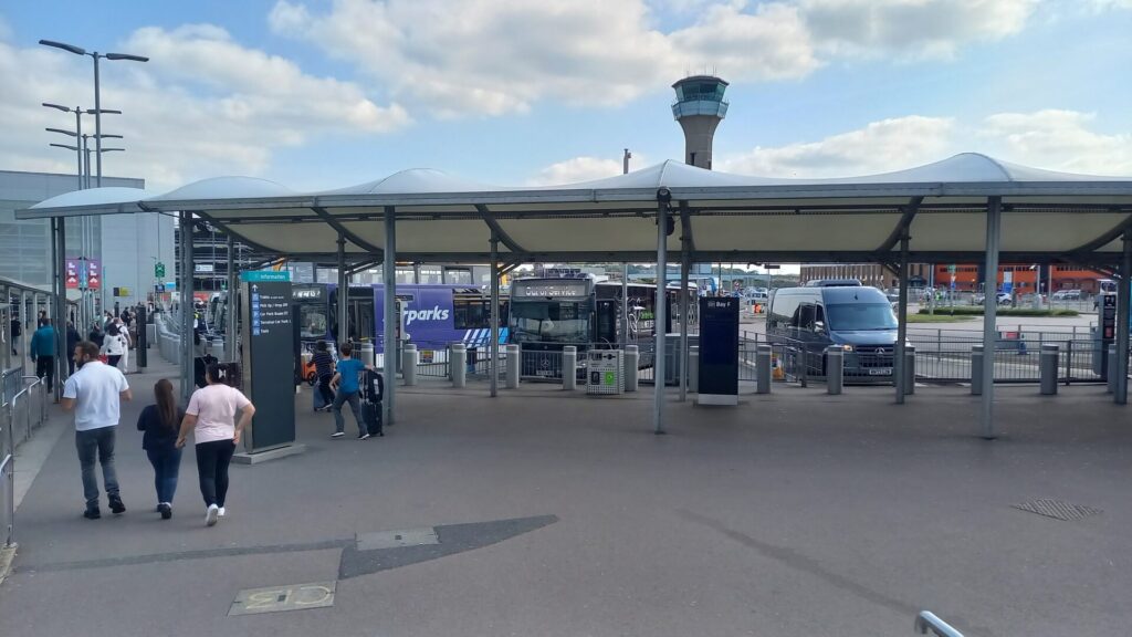 Kék Utazó - Egyesült Királyság látnivalók - London Luton Airport