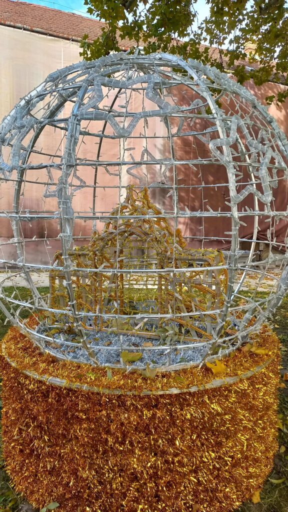 Kék Utazó - Gödöllői királyi kastélykert Fénypark