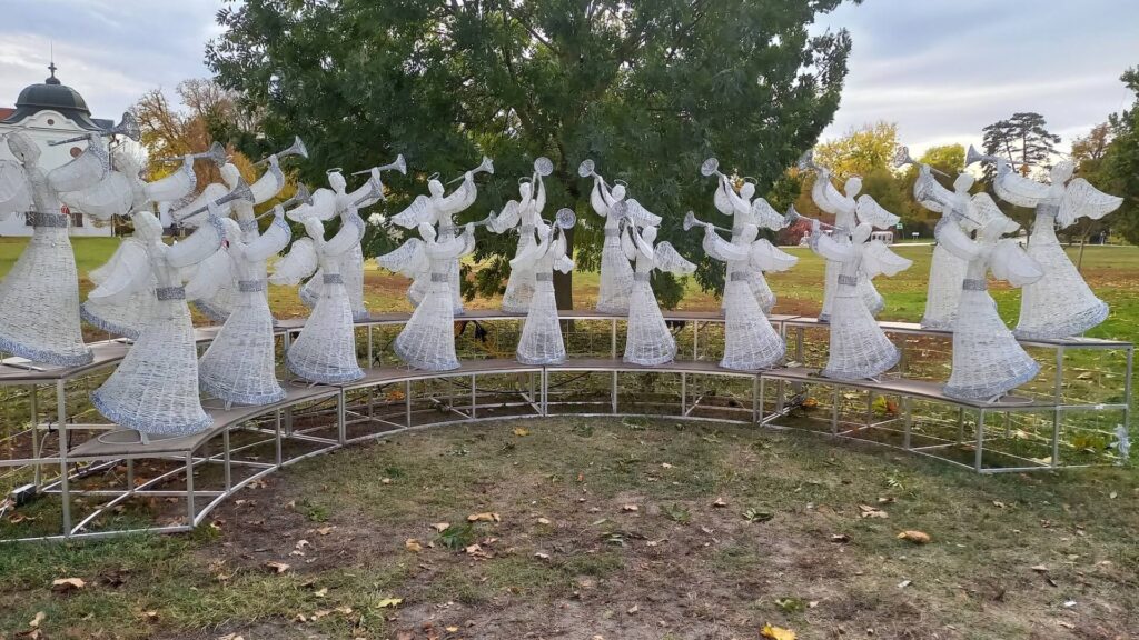 Kék Utazó - Gödöllői királyi kastélykert Fénypark