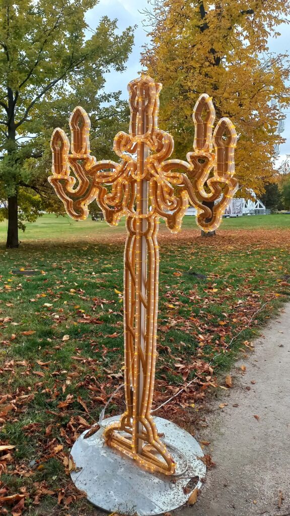 Kék Utazó - Gödöllői királyi kastélykert Fénypark