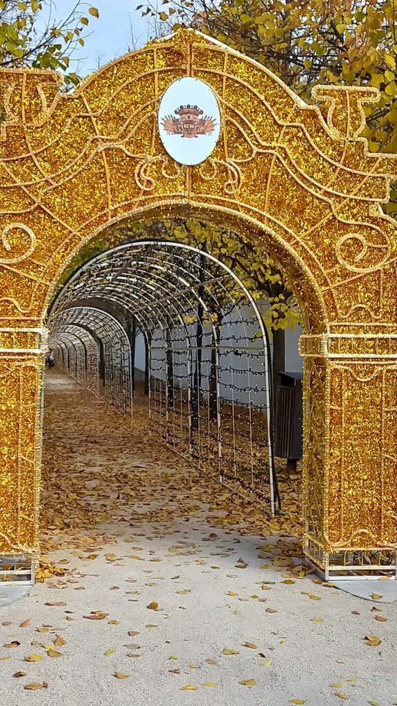 Kék Utazó - Gödöllői királyi kastélykert Fénypark