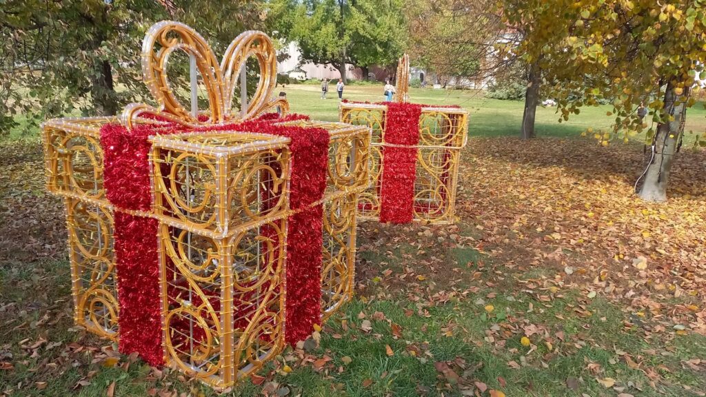 Kék Utazó - Gödöllői királyi kastélykert Fénypark