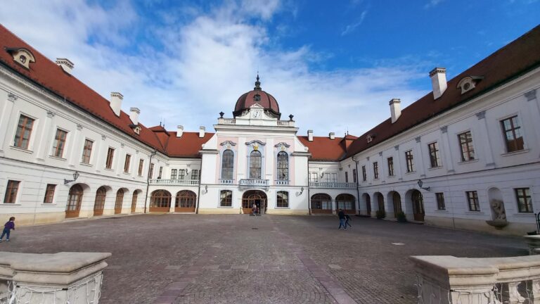 Kék Utazó - Gödöllői királyi kastély kiállítás