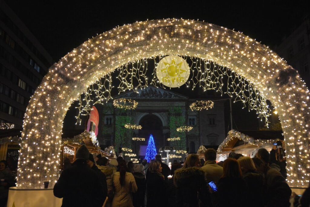 Kék Utazó Budapesti adventi vásár - bazilika