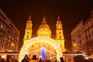 Kék Utazó Budapesti adventi vásár - bazilika