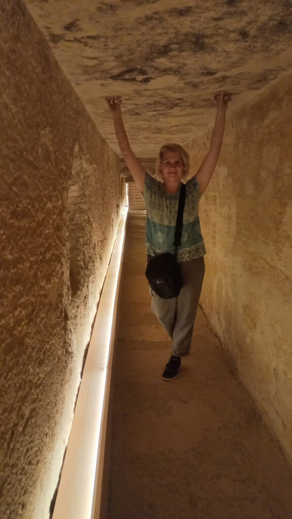 Kék Utazó - Egyiptom - Giza - Menkaure piramisban